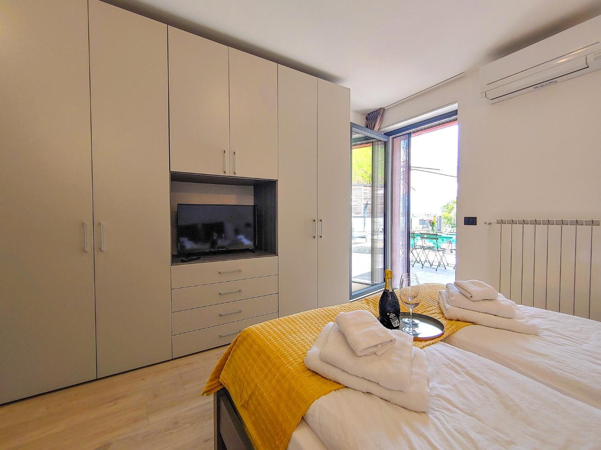 Dascio Emotion Ferienwohnung Mit Terrasse Am See Dış mekan fotoğraf